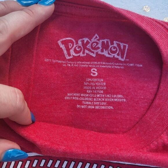 Pokémon Pikachu red Christmas t-shirt top unisex men's or women's Christmas sz S - Picture 2 of 4